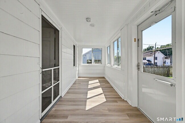 Building Photo - 15 Whitmore Ln