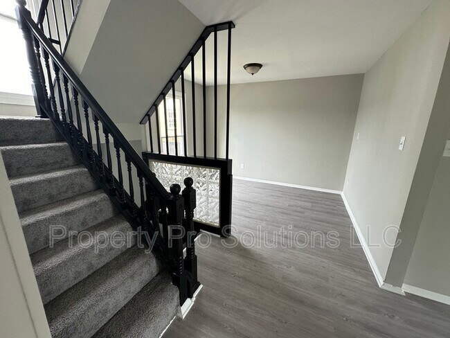 Building Photo - 1850 Eloise Ln