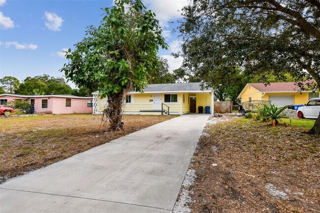 Building Photo - 930 Alcazar Way S