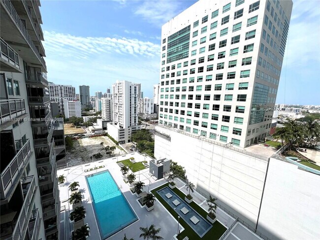 Foto del edificio - 690 SW 1st Ct
