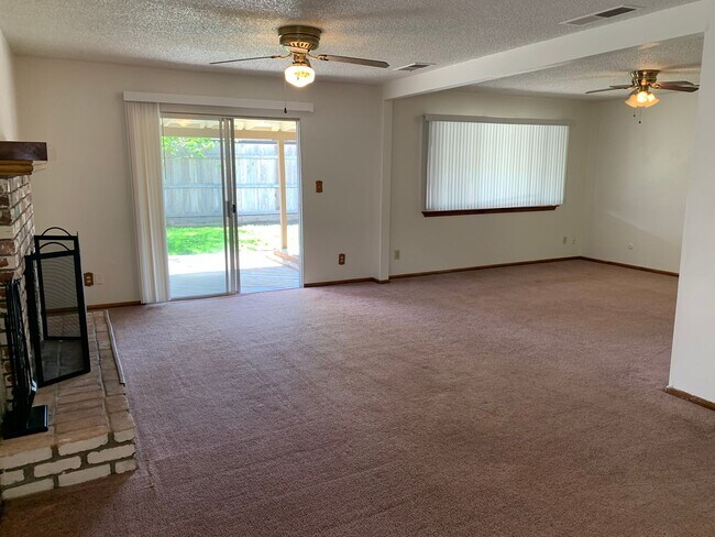 Foto del edificio - 2921 W Country Ave