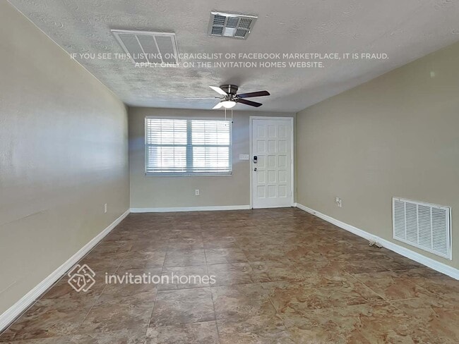 Building Photo - 3402 Eisenhower Dr