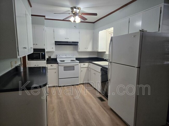 Foto del edificio - 161 Hickory Dr S Cir