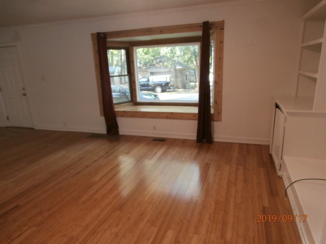 Building Photo - 202 E Dodds St