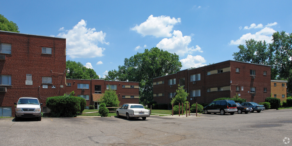 Primary Photo - Chardon Park Apartments