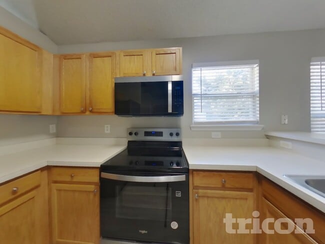 Building Photo - 12048 Coachman Lakes Way