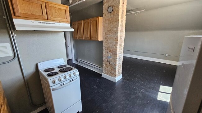Building Photo - 1314 E Evans Ave