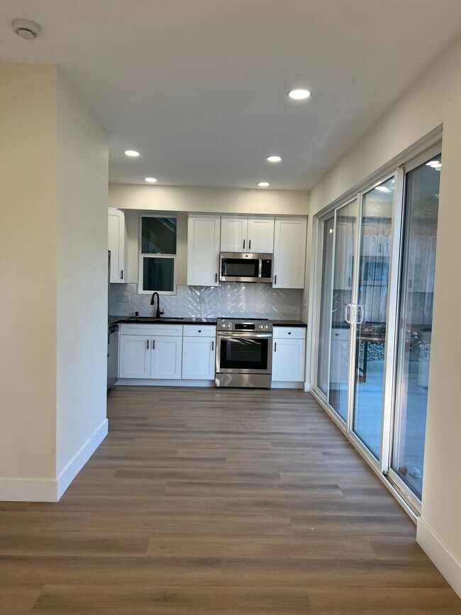 Foto del edificio - Stunning newly built, modern 1 bedroom, 1 ...