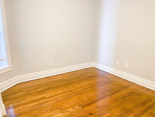 Foto del edificio - 5439 S Harper Ave