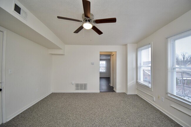 Building Photo - 100 64th St