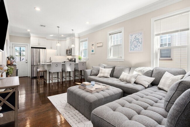 Foto del edificio - 1048 Saratoga St