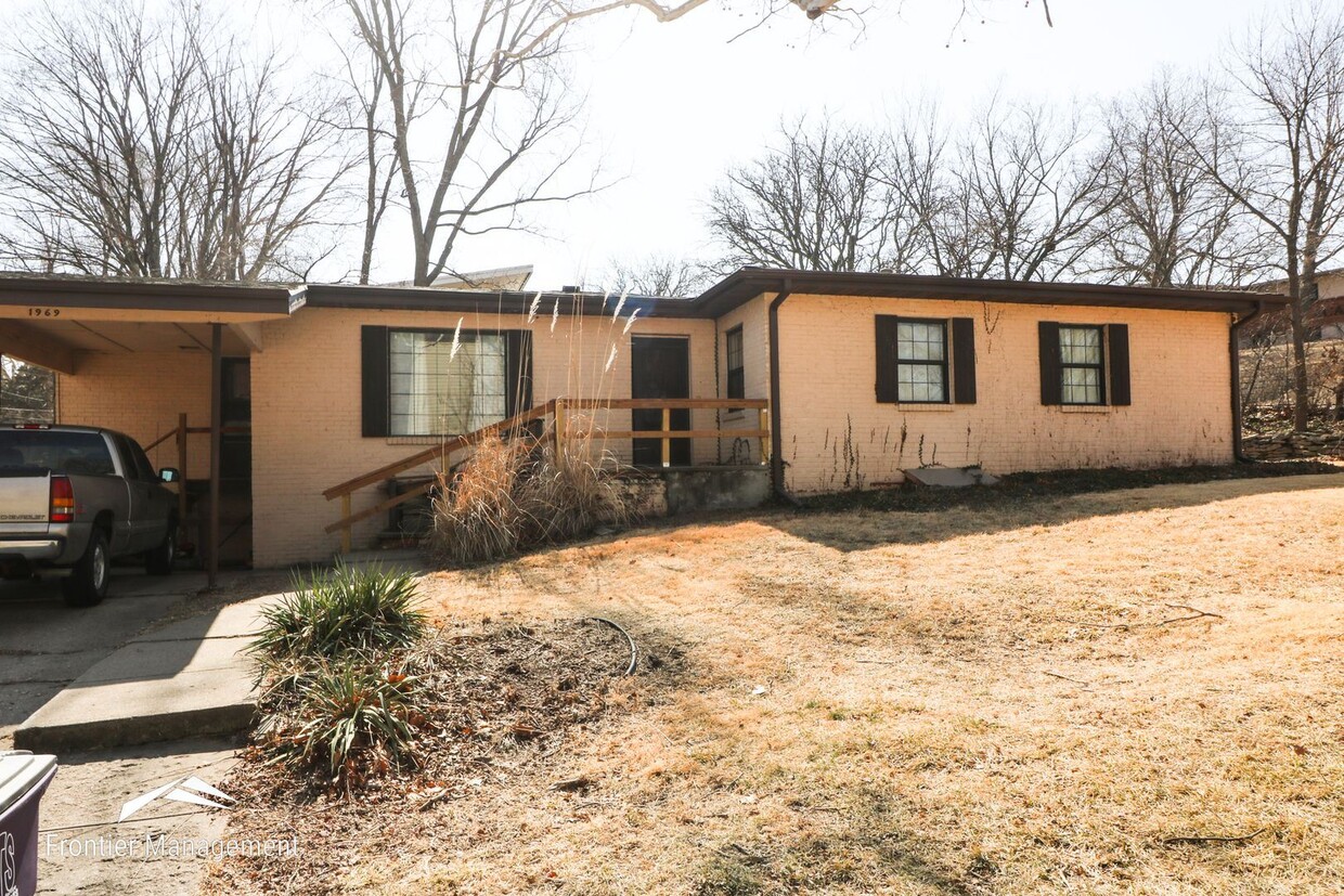 5 br, 2.5 bath House - 1969 Hunting Photo