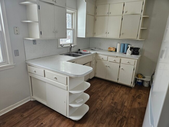 Building Photo - 5010 N Sheridan Ave