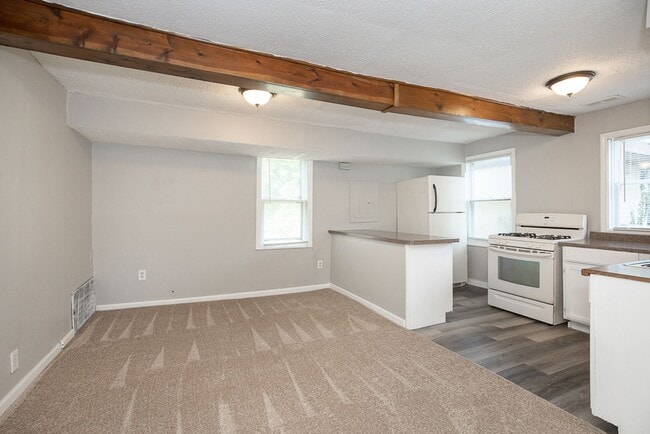 Building Photo - 7415 Elton Ave