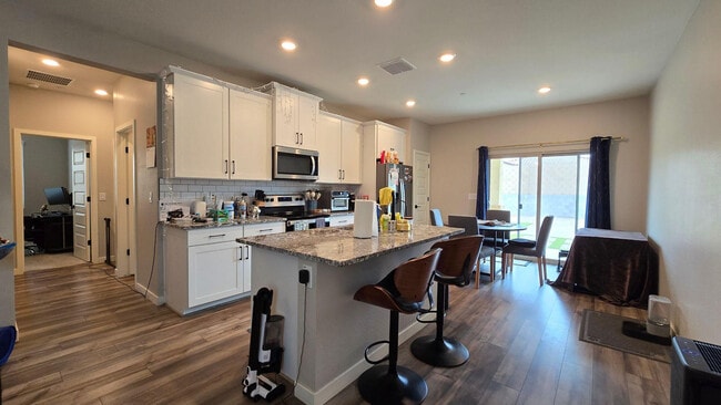 Building Photo - 11485 W Camden Dr