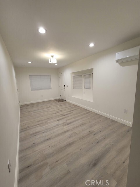 Foto del edificio - 8015 Sterling Drive