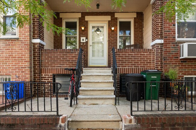 Building Photo - 2824 S Warnock St