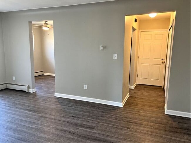 Building Photo - Luxury Living in the Heart of Downtown Uti...