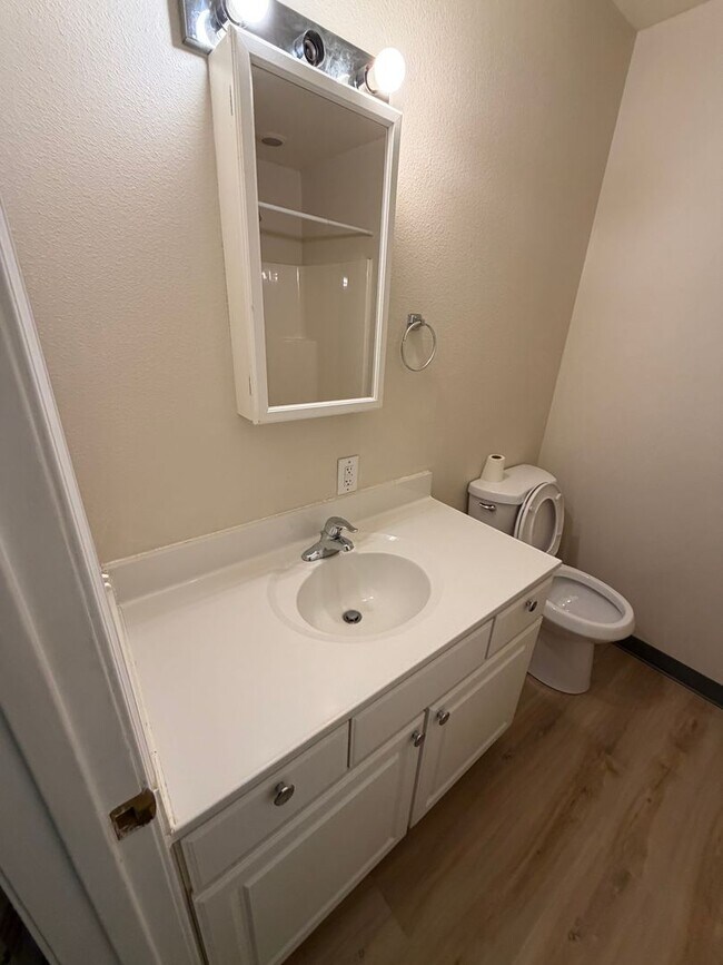 Foto del edificio - 23107 Barbara St