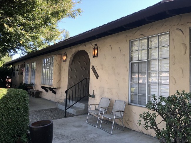 Building Photo - 5941 S Land Park Dr