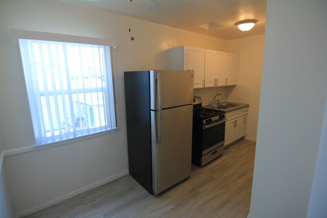 Building Photo - 1210 N Berendo St
