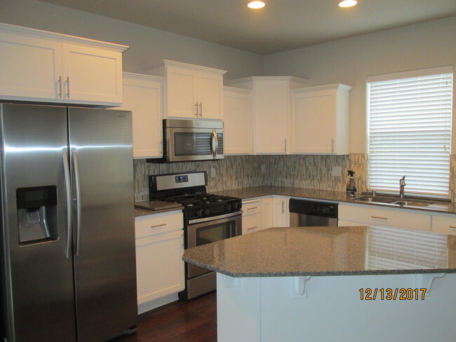 large kitchen next to dining area - 5709 S Ravencrest Dr