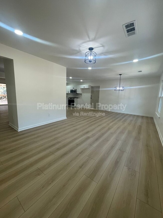 Building Photo - 1245 Shore Dr SW