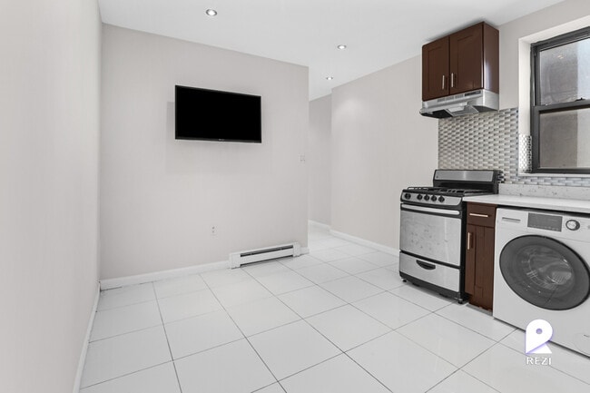 Building Photo - 120 W 105th St