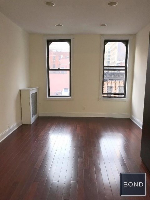 Foto principal - 447 W 43rd St