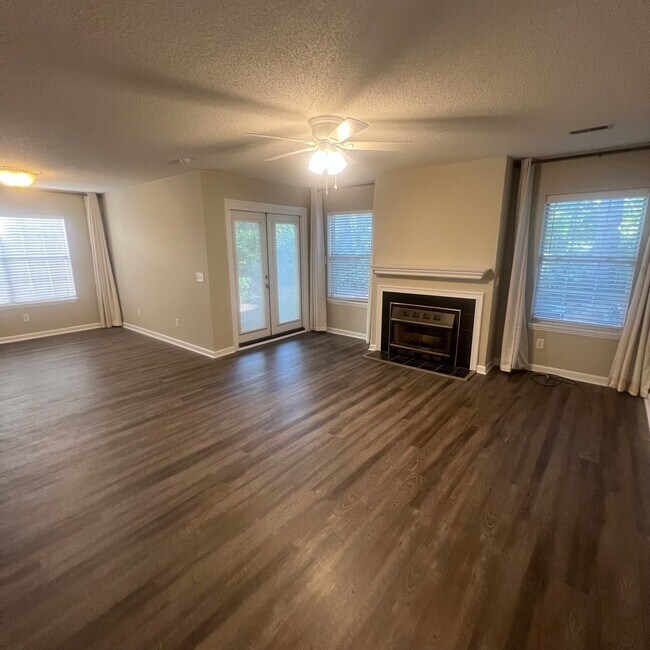 Foto del edificio - 3007 Mulberry Ln