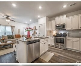 Building Photo - 2461 Bayrose Cir