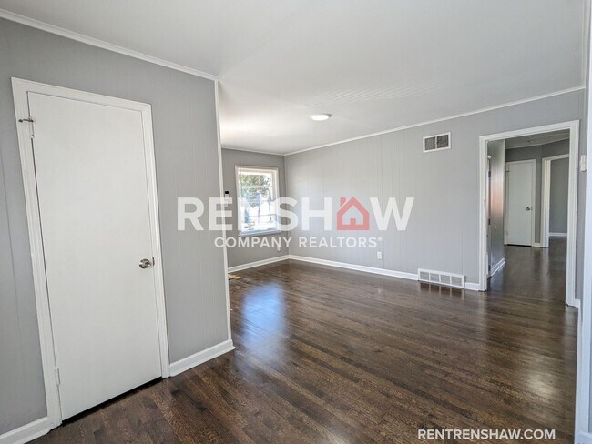 Building Photo - Gorgeous Renovated Property - Now Available!