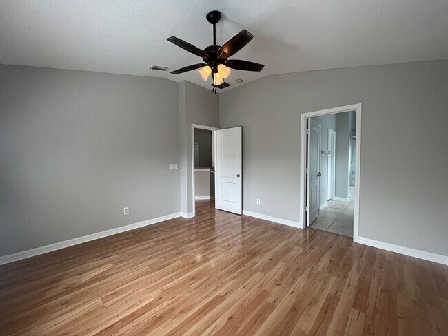 Building Photo - Stunning two-bedroom, two-bathroom townhou...