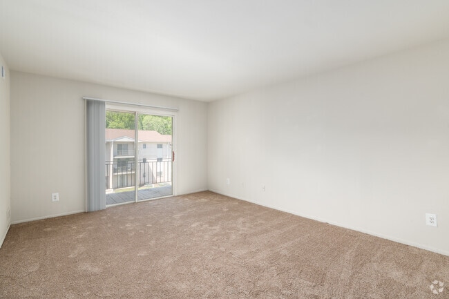 3BR, 2BA - 1,352F - Living Room - Orchard Hills