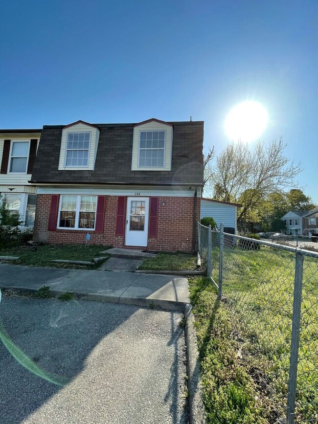 Building Photo - Windsor Oaks West