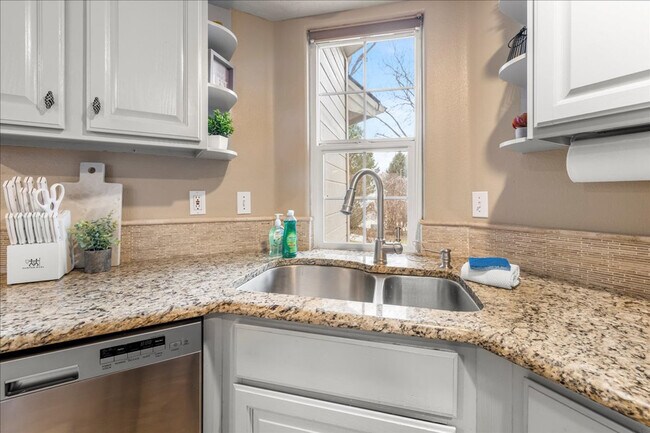 Foto del edificio - 7838 W Holt Ct