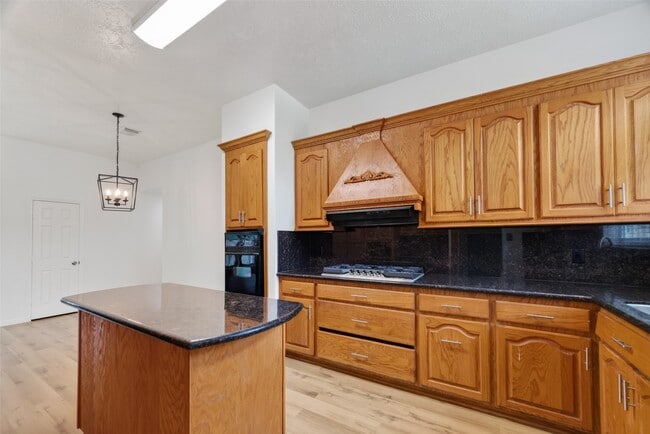 Building Photo - 7403 Oak Walk Dr