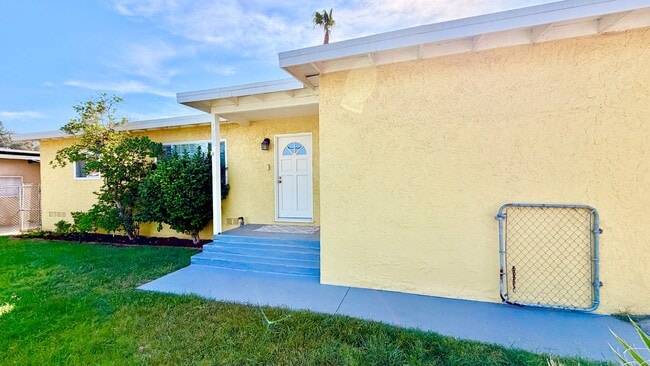 Building Photo - Sweet Single-Story with Private Yard Space and Off-Street Parking, Minutes to Downtown Fallbrook ...