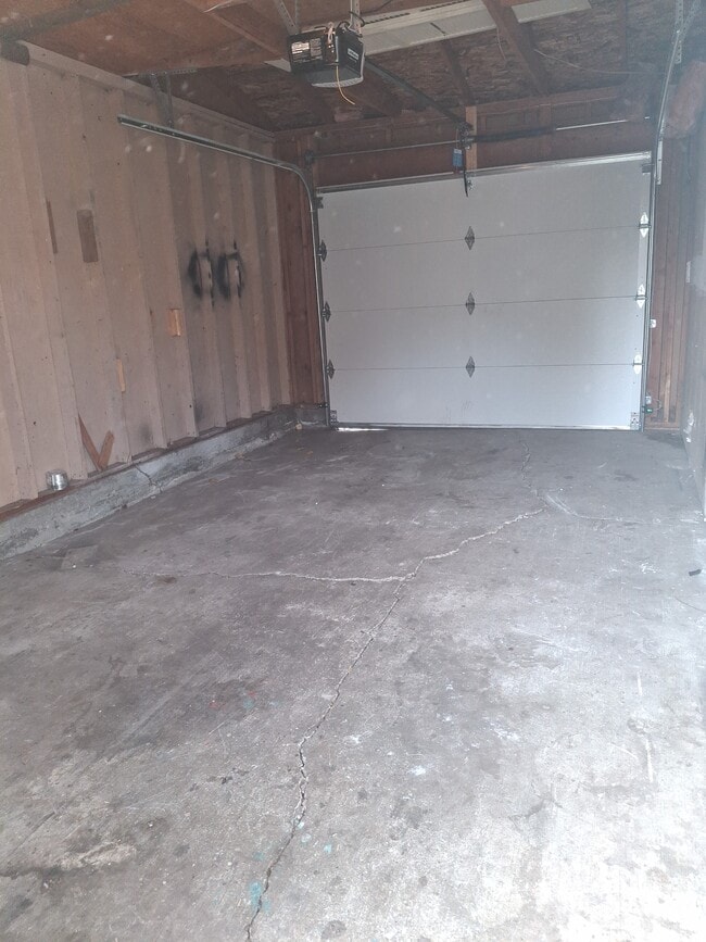 Building Photo - 402 N 19th Ave