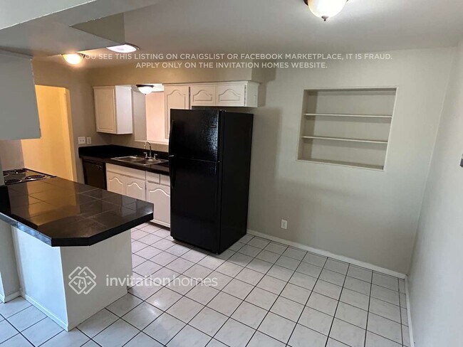 Building Photo - 1729 W Tonto Ln