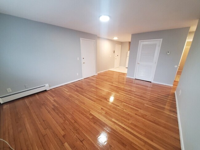 Foto del edificio - 4 Oakcrest Rd