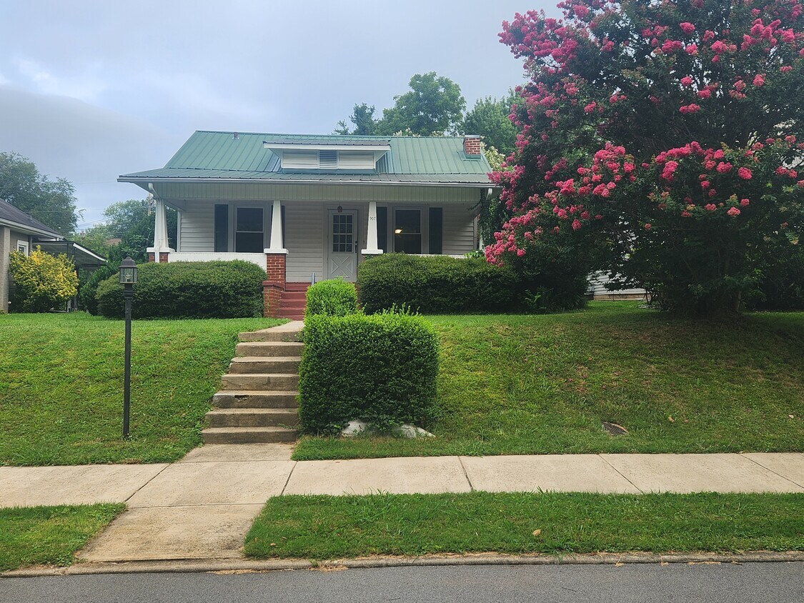Foto principal - 907 E Holston Ave