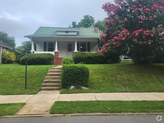 Building Photo - 907 E Holston Ave