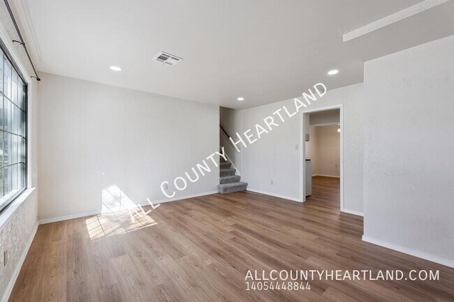 Building Photo - 1800 Ina Mae Ave