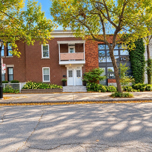 Building Photo - 5772 Rue Saint-André