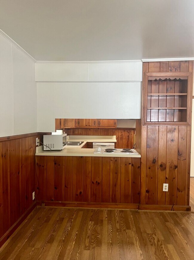 Building Photo - Two bedroom, 1 bath house in Graham