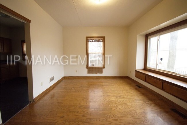 Building Photo - Large 3BD Single in Akron!