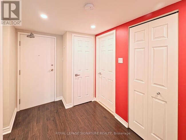 Photo du bâtiment - 77 Harbour Square