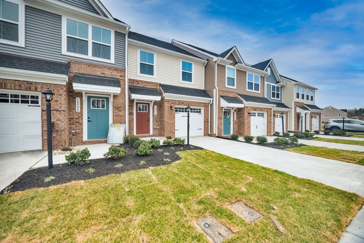 Primary Photo - 10916 Genito Sq Dr