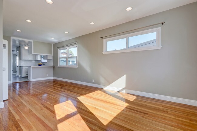 living / dining area - 423 28th St